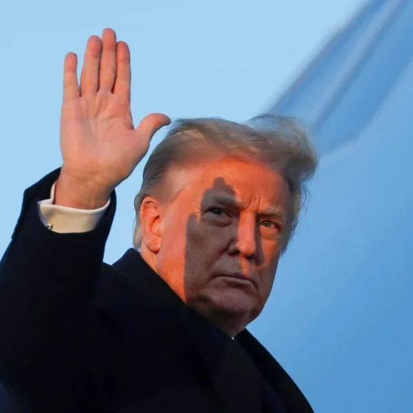 Трампа таємно перевезли іншим літаком у Туреччині, CNN повідомив, хто ще був на борту
