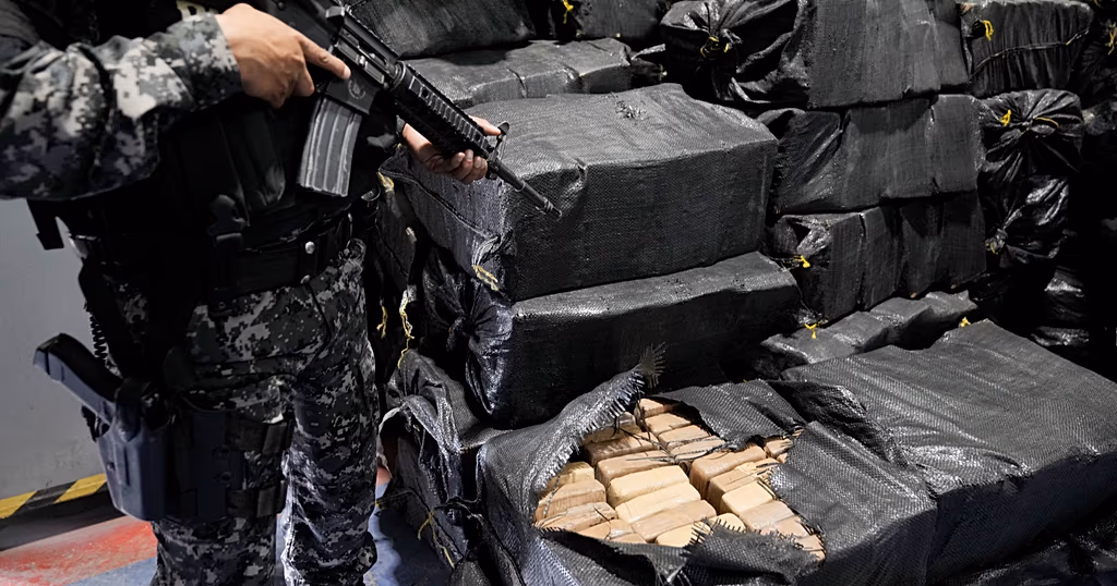 Поліція Еквадору вилучила 370 кг кокаїну біля кордону з Колумбією