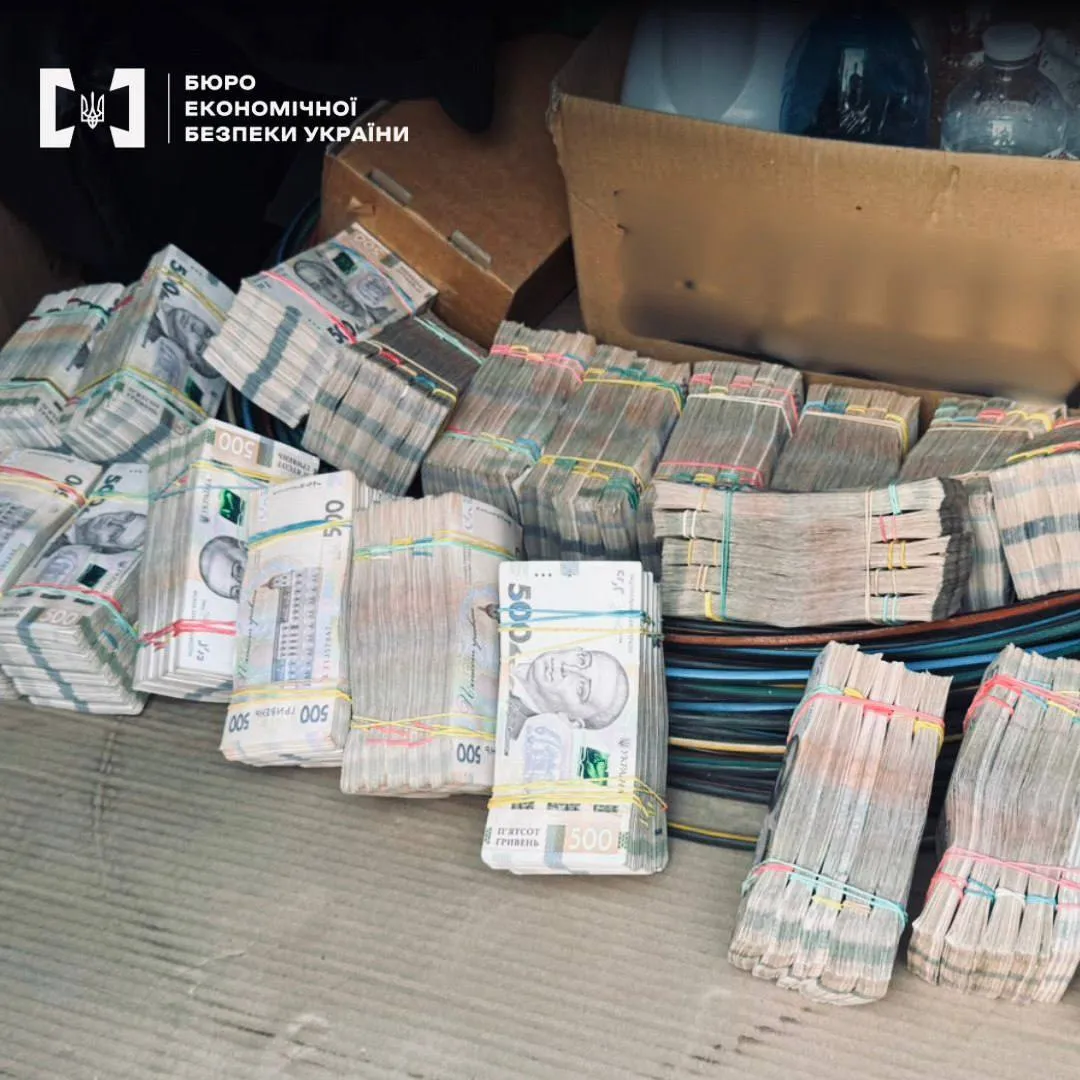 Гроші масово виводили у тінь