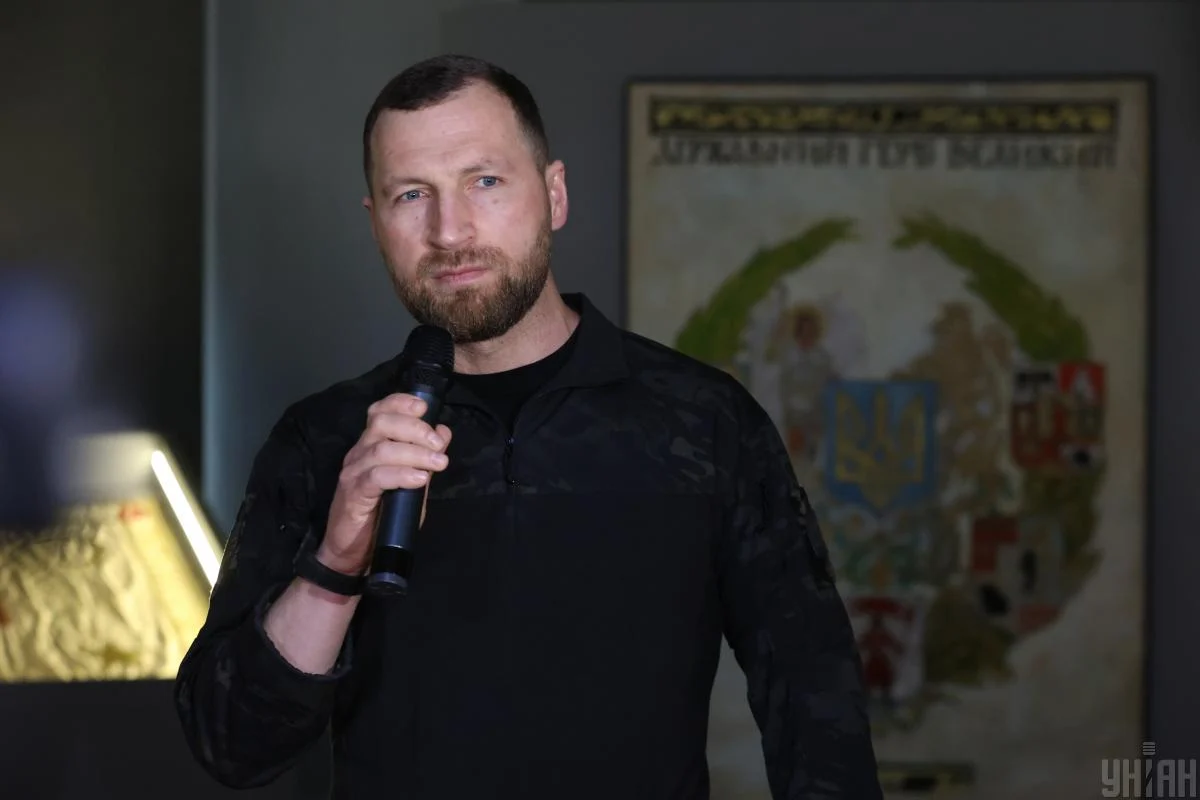 'Просто звірюга': міністр оборони Хмара 'засвітив' незвичний годинник (фото)