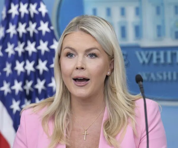 Каролін Лівітт: чому Трампу важко її замінити