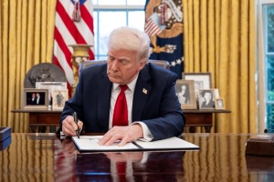 Трамп запровадив мита на імпорт дронів до США 