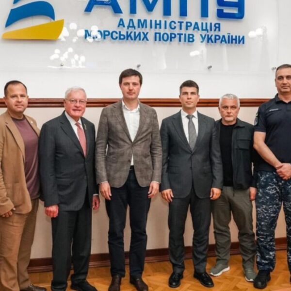Кіт Келлог прибув до України та завітав в Одеський порт