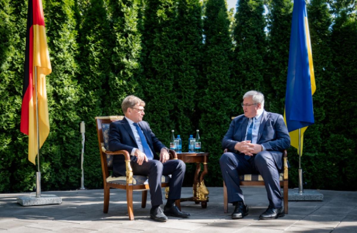 'Краще б він помінявся з цим кістяком місцями': Сибіга сказав, що прискорить закінчення війни
