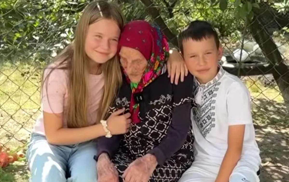 104-річна жителька Волині розповіла, що обов'язково робить зранку та ввечері