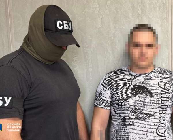 На Рівненщині затримали російського поплічника, що встановлював відеопастки біля оборонних об’єктів