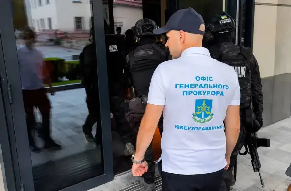Правоохоронці викрили близько сотні шахрайських кол-центрів