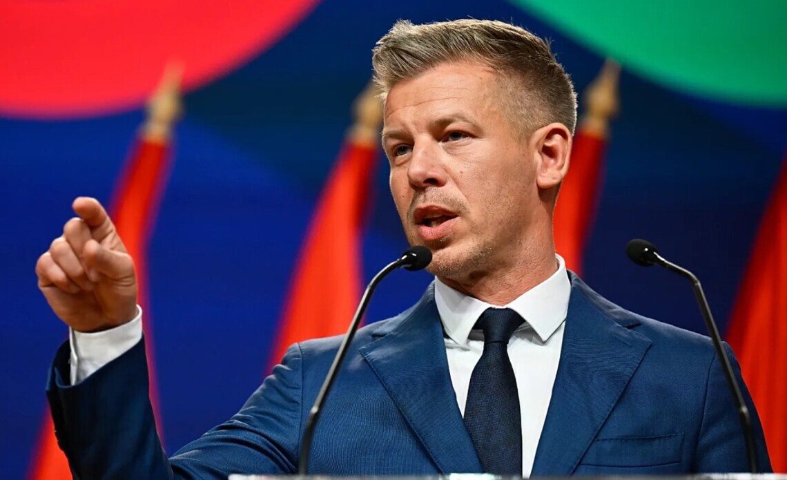 Прем’єр-міністр Угорщини Петер Мадяр оголосив про початок затоплення двох 80-метрових барж поблизу угорської АЕС Пакш з метою підвищення рівня води у річці Дунай.
