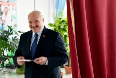 Багато жартів та горілки: у ЗМІ розкрили, як посланець Трампа знайшов підхід до Лукашенка