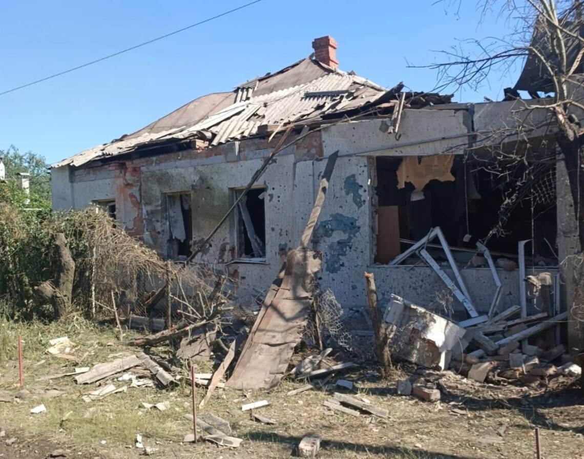 Сьогодні, 24 серпня, росіяни атакували місто Ізюм на Харківщині, внаслідок чого загинула людина, ще 9 осіб постраждали, зокрема, 13-річна дитина.