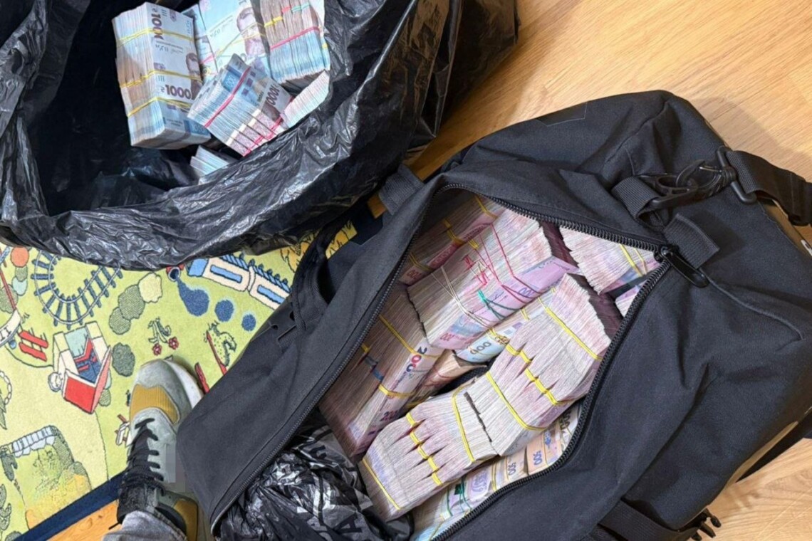 СБУ викрила екскомандира бригади ТрО на Київщині, який організував фіктивну закупівлю 580 FPV-дронів для ЗСУ. Вартість контракту перевищила 12 млн грн.