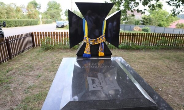 Пам’ятник Євгену Коновальцю перевезли з Роттердама на Львівщину