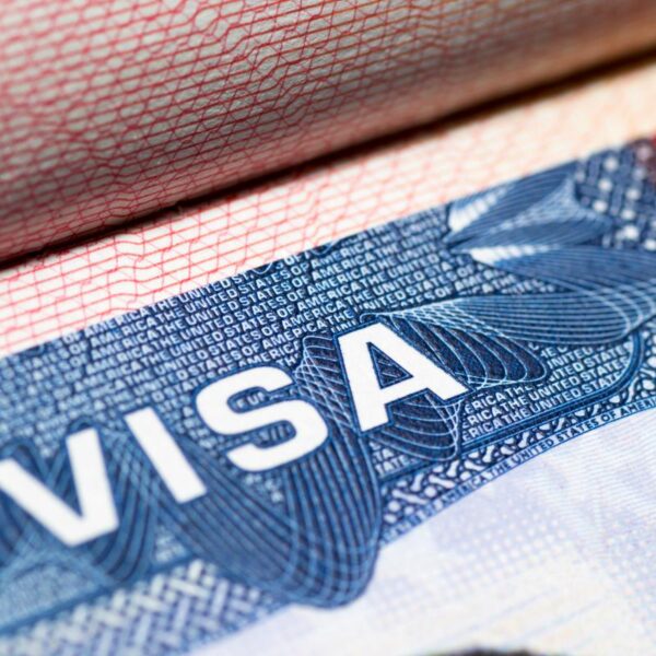 США призупинили розгляд імміграційних віз: що це означає для заявників