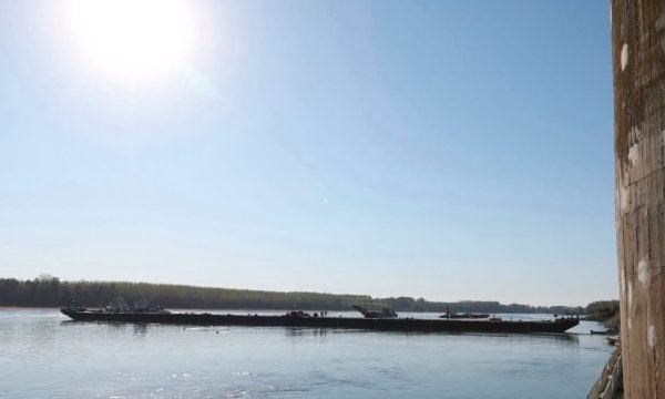 Угорщина затопить баржі задля підвищення рівня води у Дунаї