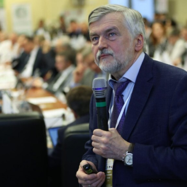 Російського економіста звільнили через прогноз про поразку РФ у війні