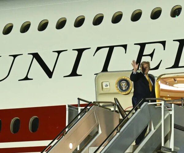 Трамп замінив секретний літак, викликавши запитання та спантеличення