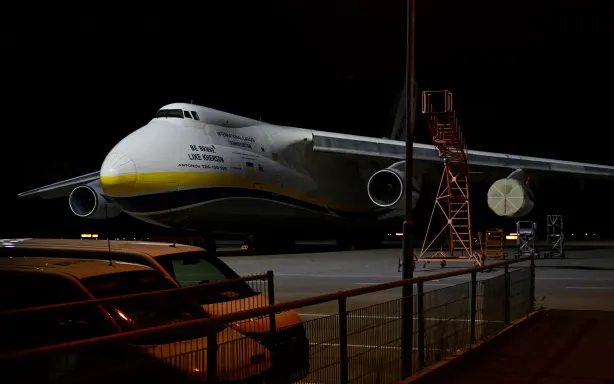 Український вантажний літак "Антонов" в аеропорту Лейпциг-Галле в Шкойдіці, східна Німеччина, 5 серпня 2026 року, після того, як напередодні вночі там було виявлено дрон, начинений вибухівкою.