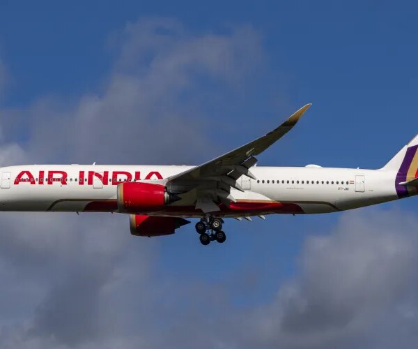 Пілот Air India пройшов тестування на наркотики після інциденту з різким зниженням літака