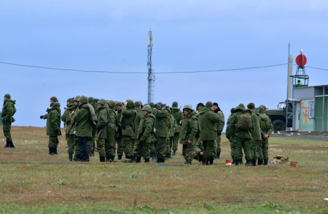 У росії перевіряють готовність військової інфраструктури до прийому великої кількості новобранців. За даними WSJ, рішення про нову мобілізацію поки не ухвалене.
