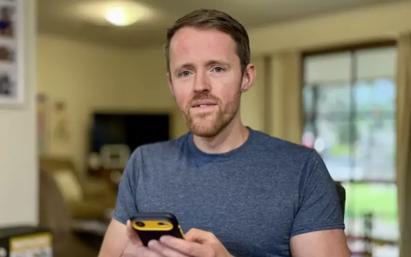 Andrew asked his AI assistant to book him into a gym class, not knowing what would happen next. (ABC New: Billy Cooper)
