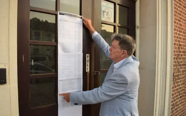 Макет незвично довгого бюлетеня для проміжних виборів у Клактоні. (Надано: Рада округу Тендрінг)