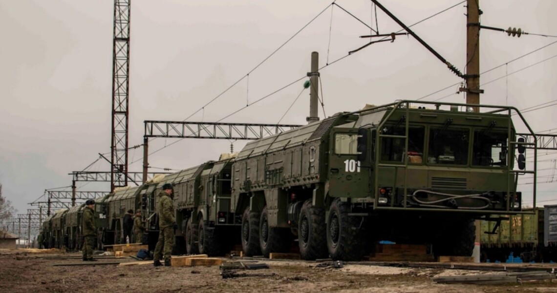 У Гомельській області Білорусі будують новий військовий полігон із залізничною інфраструктурою для прийому військових ешелонів та розвантаження техніки.