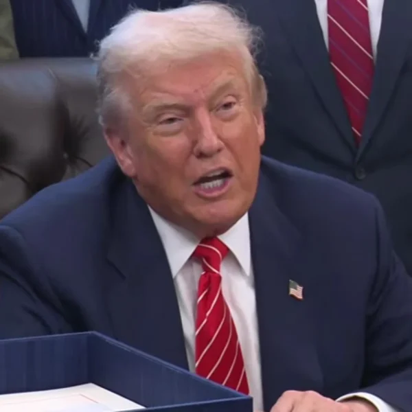 Трамп розкрив причину таємної зміни літака після саміту в Туреччині