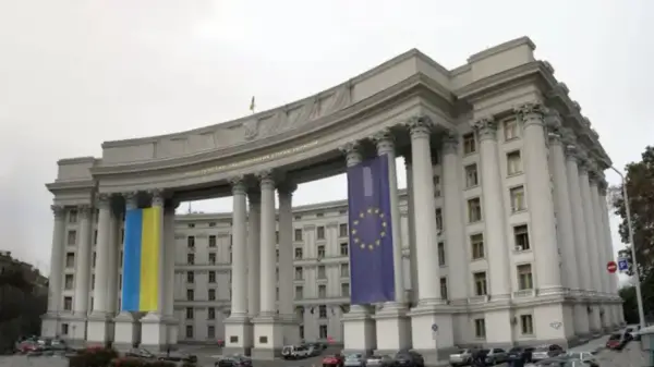МЗС: 56 українців все ще шукають у Непалі після повені