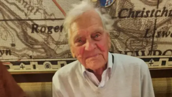 Син 102-річного чоловіка, який помер після нападу в пабі, закликає до «справедливості».