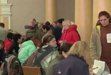 Безкоштовні продукти для ВПО та пенсіонерів у Харкові