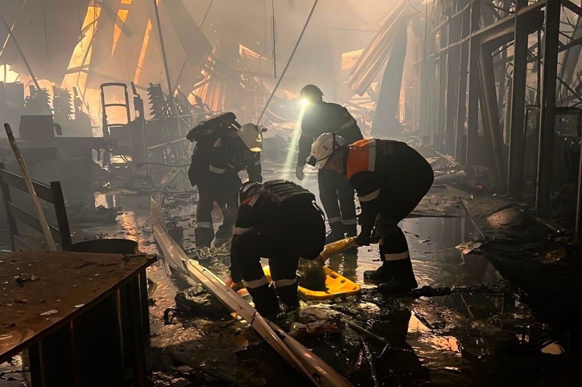 Директору одного з супермаркетів у Кривому Розі оголосили про підозру після удару РФ по торгівельному центру, внаслідок якого загинули 16 людей і близько 130 постраждали.