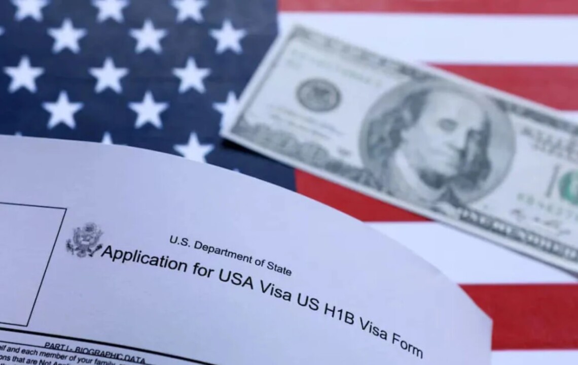 Адміністрація Дональда Трампа планує анулювати до 200 тисяч туристичних і ділових віз іноземців, які подавали або подають заяви на притулок у США.