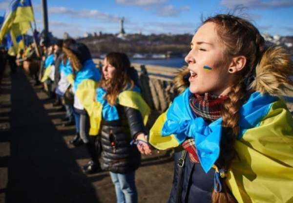 Українці за кордоном формують “Ланцюги єдності” на День Незалежності