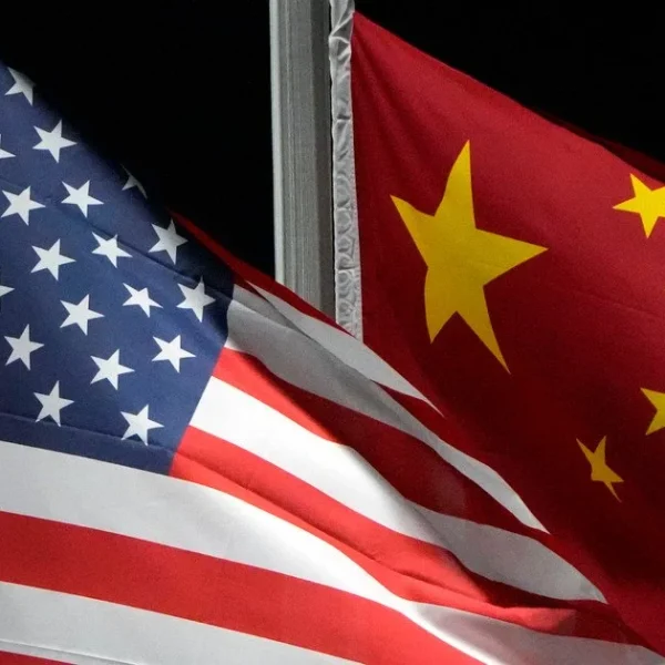 США змушують світ обирати між собою та Китаєм