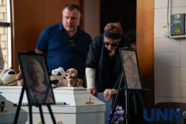 У Пухівці поховали родину, яка загинула внаслідок російського удару