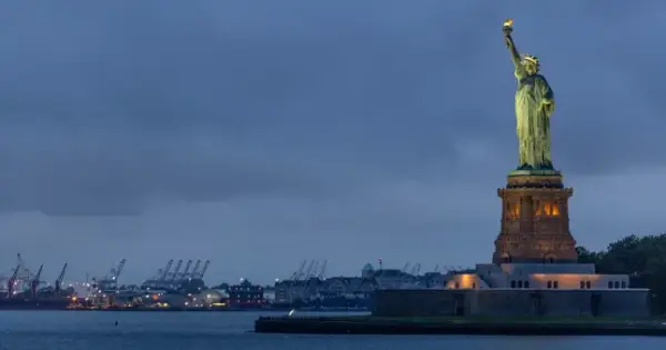 Капітана звинуватили у справі про загибель матері та дитини після перекидання човна у Нью-Йорку