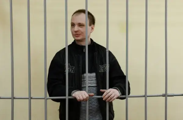 АРХІВНЕ ФОТО: Колишній морський піхотинець США Роберт Гілман, який відбуває тюремний термін за напад на російського поліцейського у 2022 році, відвідує судове засідання у Воронежі, Росія, 6 квітня 2026 року. REUTERS/Володимир Лавров/File Photo