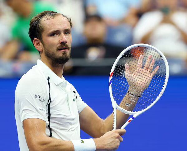 Медведєв здобув перемогу без драми, чемпіон US Open знявся з турніру