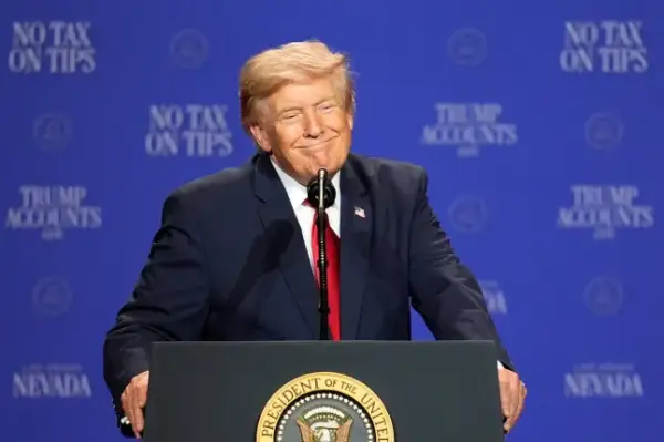 Нове “об’ємне” волосся Трампа розділило думки