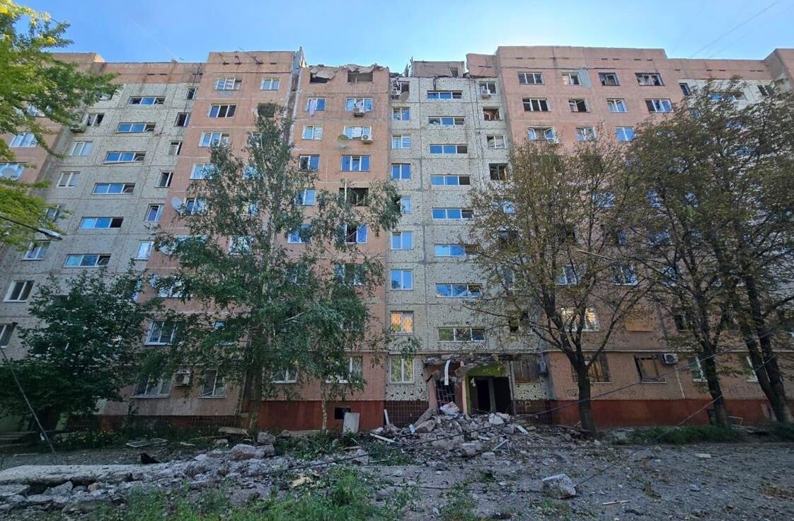 Російські війська атакували Краматорськ Донецької області. Внаслідок обстрілу постраждали щонайменше 19 цивільних.