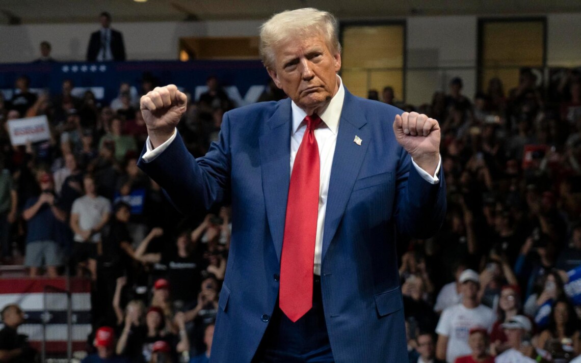 Рейтинг схвалення Дональда Трампа знизився до 33%, тоді як 64% американців не схвалюють його роботу.