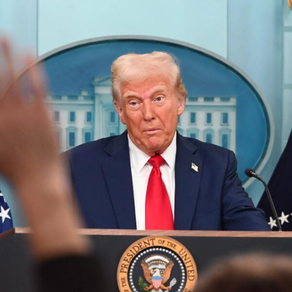 Трамп: США більше не тягнутимуть Канаду на собі