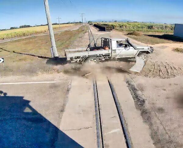 Наслідки зіткнень потягів та автомобілів на залізниці змусили посилити попередження у північному Квінсленді