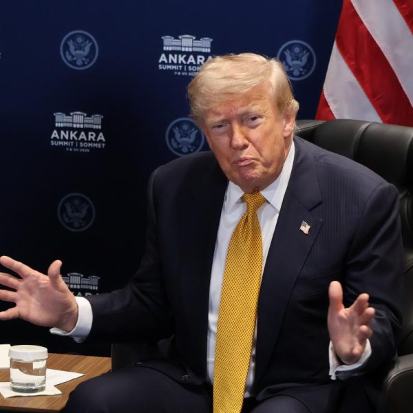 Трампа вивезли з Туреччини у фургоні з їжею