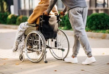 Чи можуть забрати відстрочку по догляду за родичем через офіційну роботу: зʼявилося пояснення