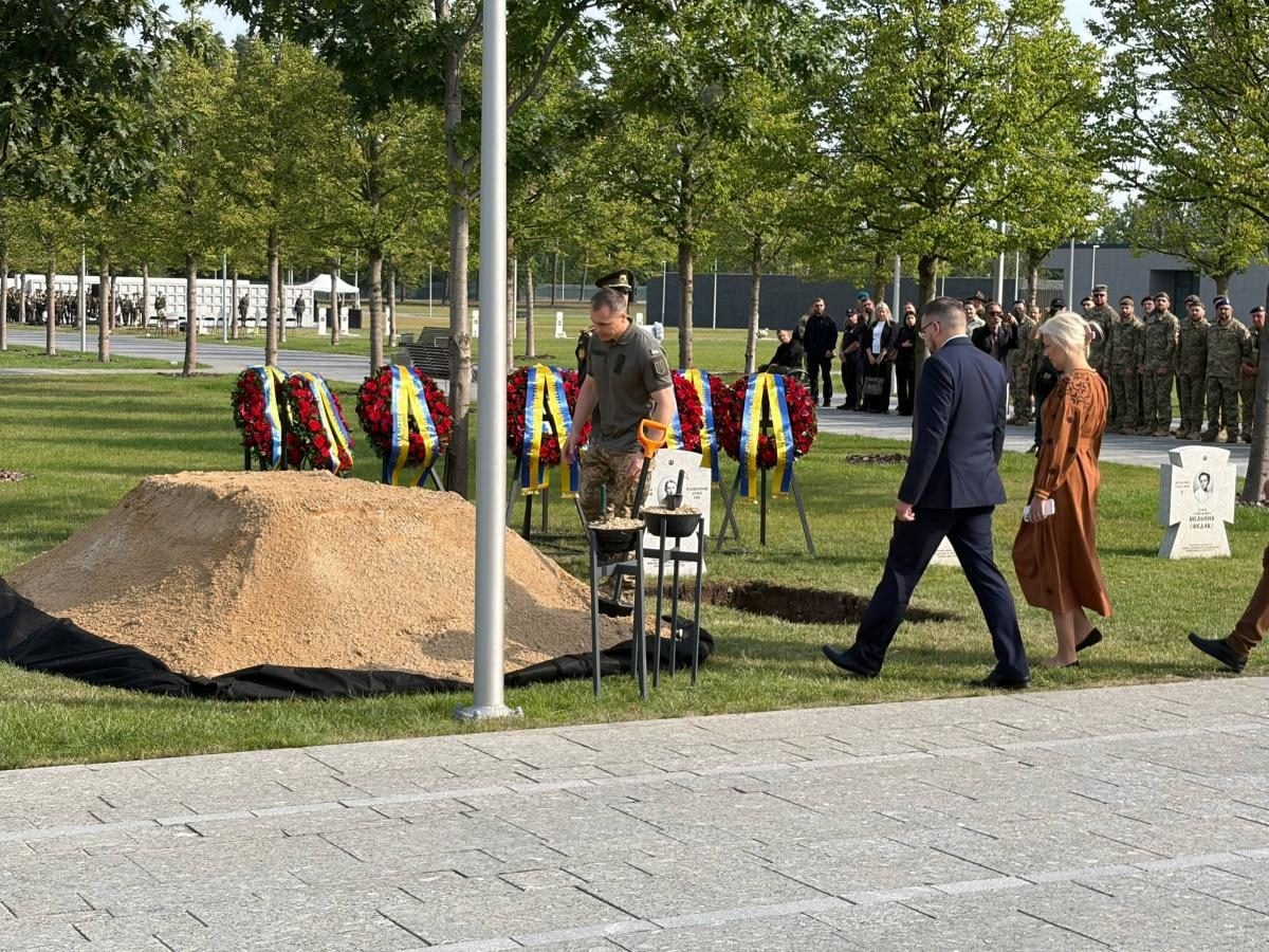 Фото Перепоховання Коновальця 18 серпня 2026