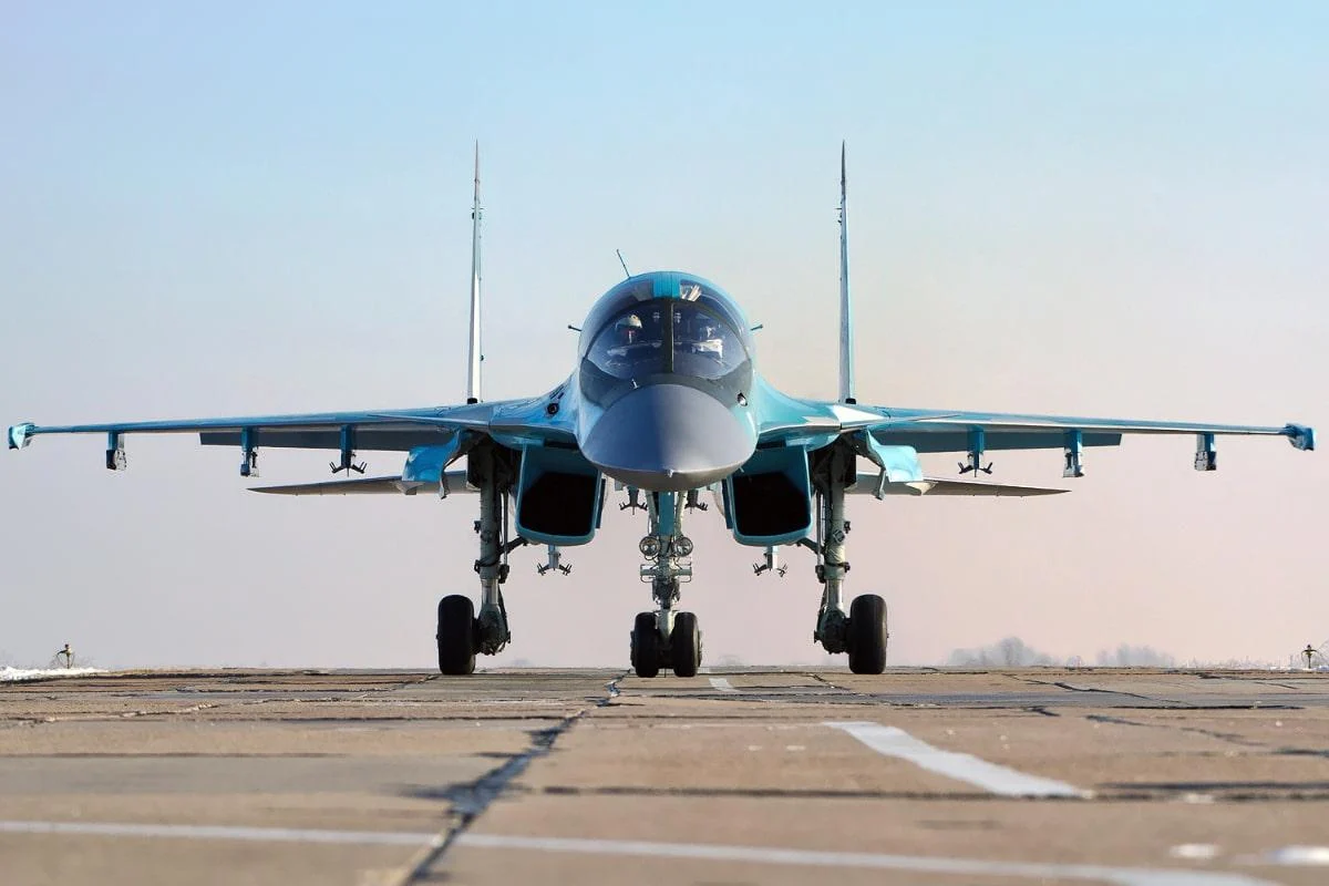 Удари по НПЗ змусили Росію шукати авіапаливо за кордоном: ГУР розкрило схему імпорту