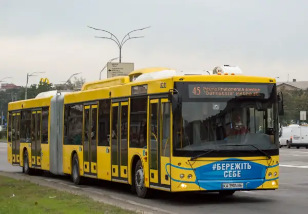 Київ: рух автобусів №36Тр та №37 можуть змінити через наслідки атаки