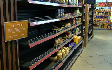 Порожні полиці в супермаркеті. Фото: скрін youtube