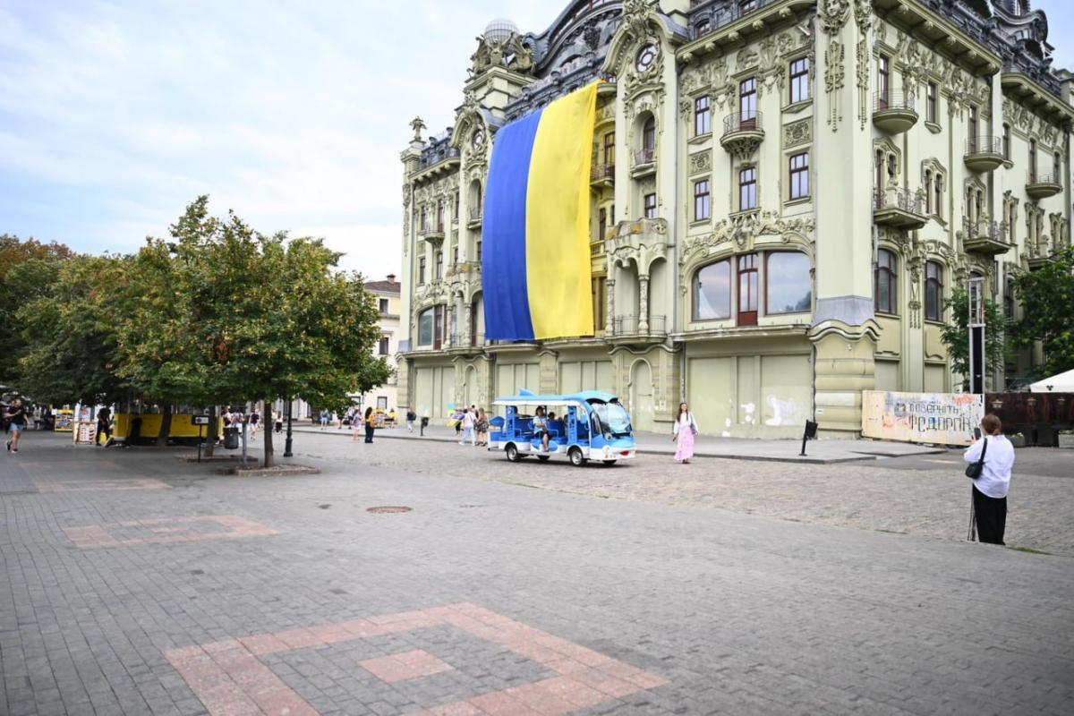 В Одесі Дюка вперше за час війни одягнули у вишиванку